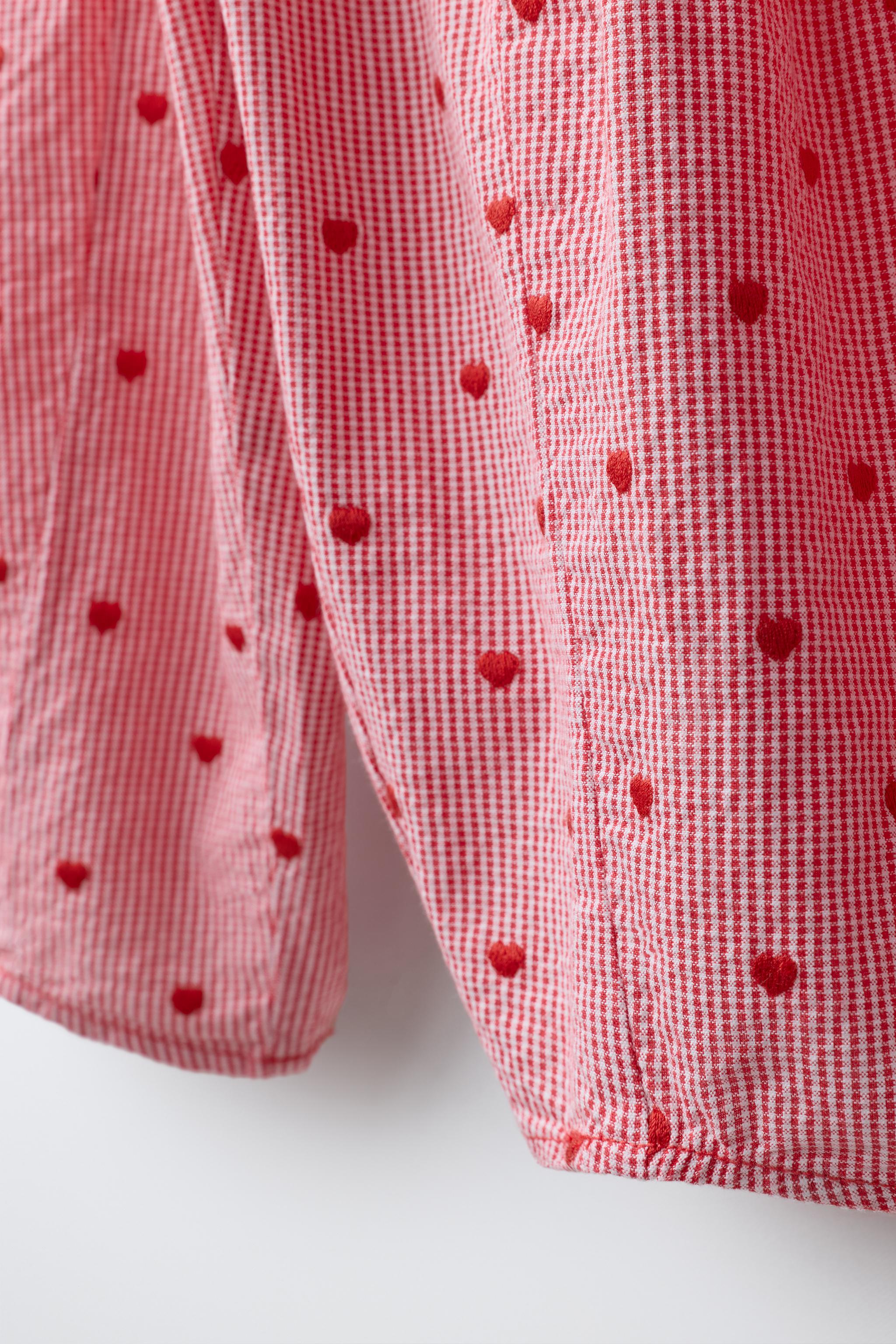 PANTALON BALLOON À CARREAUX CŒURS BRODÉS